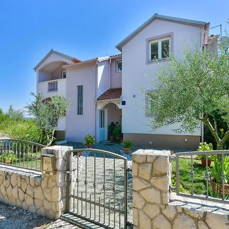 Family-friendly With Swimming Pool - 18098 דירה *