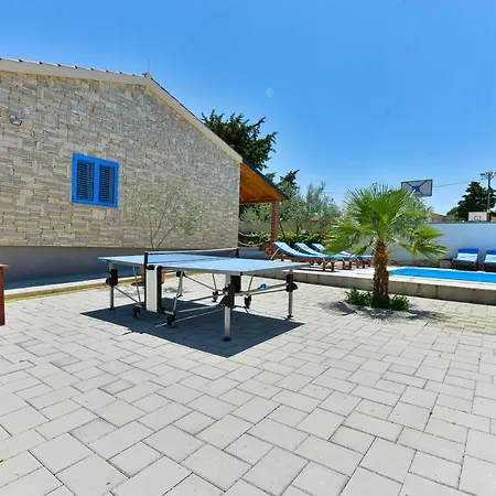 Family-friendly With Swimming Pool - 18098 Zadar