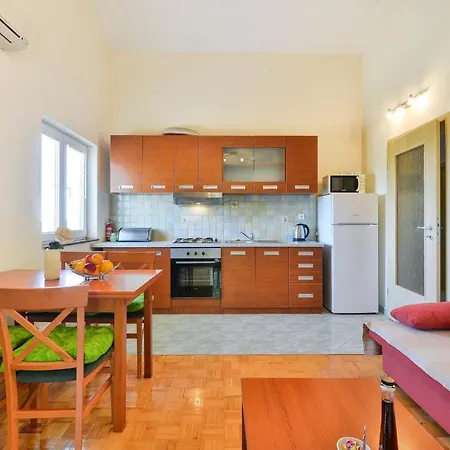 Family-friendly With Swimming Pool - 18098