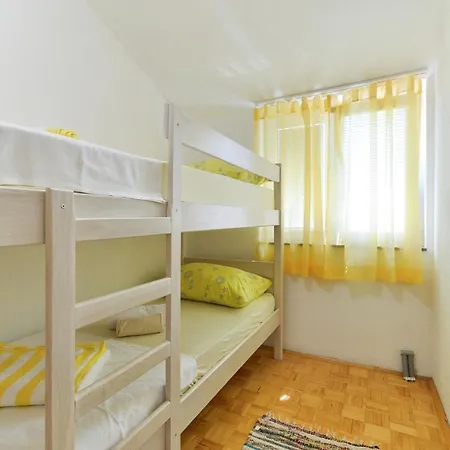 Family-friendly With Swimming Pool - 18098 זאדאר