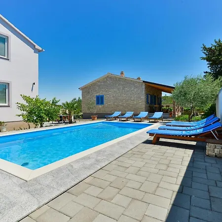 Apartament Family-friendly With Swimming Pool - 18098 *