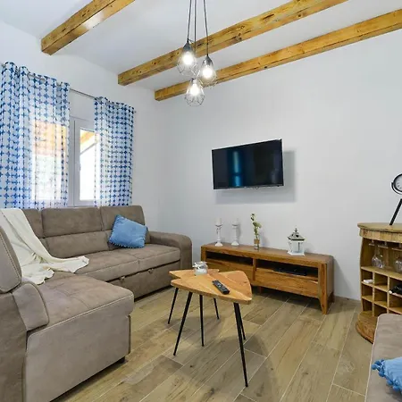 Family-friendly With Swimming Pool - 18098 شقة *