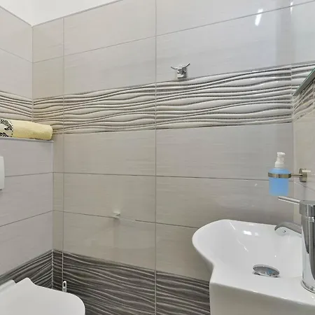 Family-friendly With Swimming Pool - 18098 זאדאר