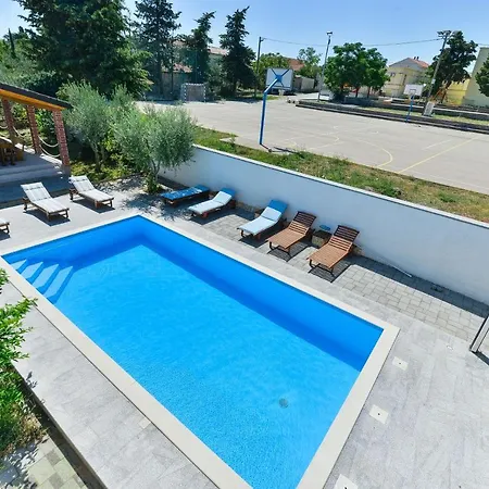 아파트 Family-friendly With Swimming Pool - 18098