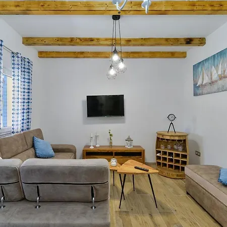 Family-friendly With Swimming Pool - 18098 דירה